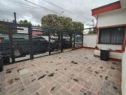 CASA 1 NIVEL VENTA DE 3 RECÁMARAS 2 BAÑOS 3 AUTOS...