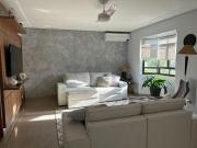 Casa com 3 dormitórios à venda, 220 m² por R$...