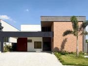 Casa 237m², 4 Suítes, Piscina