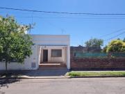 Casa 2 dormitorios cochera jardin V. Constitución