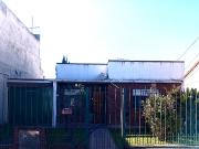 Casa 2 dormitorios cochera y fondo Quilmes Oeste