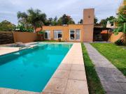 Casa 2 dormitorios + comodín con pileta en Ibarlucea