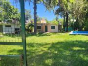 Casa 2 dormitorios con amplio terreno, pileta y...