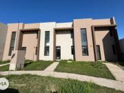 Casa 2 Dormitorios con jardín Sarmiento 900 Estancia Las...