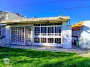 Casa 2 Dormitorios con potencial comercial Galvez 4000...