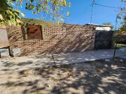 CASA 2 DORMITORIOS, CON SALON COMERCIAL. CHIMBAS