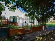 Casa 2 dormitorios en venta en La Plata 2 garajes