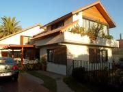 CASA 2 PISOS BUEN TERRENO 7D 6B QUINCHO PISCINA