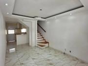 Casa 2 qtos condomínio com piscina garagem