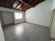 CASA 2DO. PISO LAURELES CERCA AV. 33