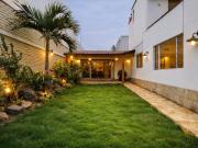 CASA 372 M2, 05 DORMITORIOS, 02 JARDINES, CORPAC Y...