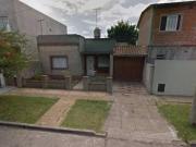 Casa 3 Amb a refaccionar s/ Lote de 303 m² Villa Luzuriaga