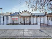 Casa 3 amb. Altillo con cochera y piscina en Parque Luro