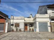 CASA 3 AMB. CON GARAGE Y FONDO VILLA LUZURIAGA