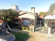 Casa 3 amb. con patio y garage