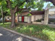 Casa 3 amb c/patio, local al frente, a refaccionar