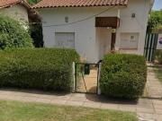CASA 3 AMB. en venta EN HURLINGHAN CON JARDIN