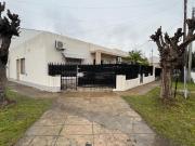 Casa 3 ambientes con cochera + Depto