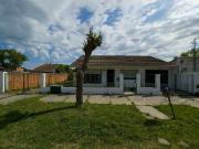 CASA 3 AMBIENTES CON GARAJE, JARDÍN Y PATIO