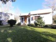 Casa 3 ambientes con parque Barrio El Tejado!