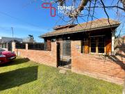 Casa 3 Ambientes con Parque y Cochera en Las Dalias –...