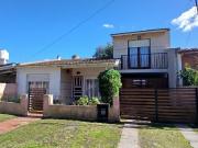 Casa 3 ambientes + Depto. 2 amb. en planta alta
