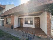 Casa en venta 3 ambientes Bernal