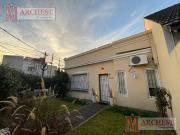 Casa 3 ambientes en venta en Castelar Norte