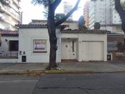 Casa 3 ambientes en venta en Quilmes con jardín