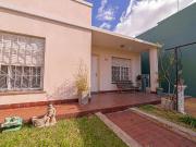 CASA 3 AMBIENTES EN VENTA TAPIALES CON GRAN PARQUE