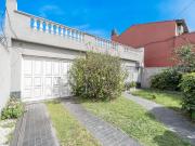 Casa 3 ambientes Tablada con garage y fondo