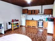 Casa 3 ambientes terraza, amplio parque y galpón