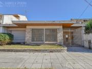 Casa 3 ambientes VENTA Banfield