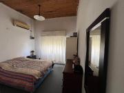 Casa 3 ambientes Venta Los Hornos Jardín Cochera