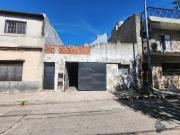 Casa 3 ambientes venta Pompeya con patio cochera