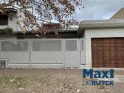 Casa 3 ambientes, verde, quincho