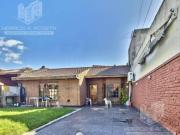 CASA 3 AMBIENTES VILLA BALLESTER COCHERA PILETA