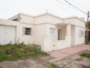 CASA 3 DORM. CON COCHERA EN VENTA Bª RIVADAVIA