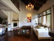 CASA 3 DORMITÓRIOS, 1 SUITE COM VAGA, PISCINA NO JARDIM...