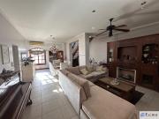 Casa 3 dormitorios con cochera en Lourdes