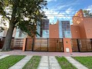 Casa 3 dormitorios con cochera en venta acepta...