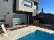 CASA 3 DORMITORIOS CON COCHERA Y PILETA