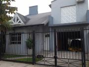 CASA 3 DORMITORIOS CON IMPORTANTE TERRENO