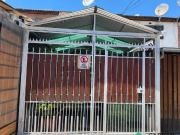 Casa 3 Dormitorios con Patio y Estacionamiento