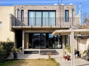Casa 3 dormitorios con pileta en venta Gonnet