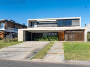 Casa 3 Dormitorios en Venta a la Laguna y Golf en Pilará...