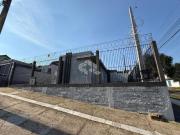 Casa 3 dormitórios, forro rebaixado de gesso, pátio