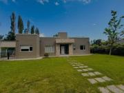 Casa 3 dormitorios, Gerencial, Barrio Privado Cipolletti