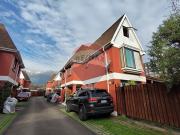 Casa 3 pisos con amplio jardín Condominio Cerrado