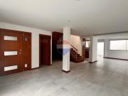 Casa 3 pisos con local comercial en la verbena